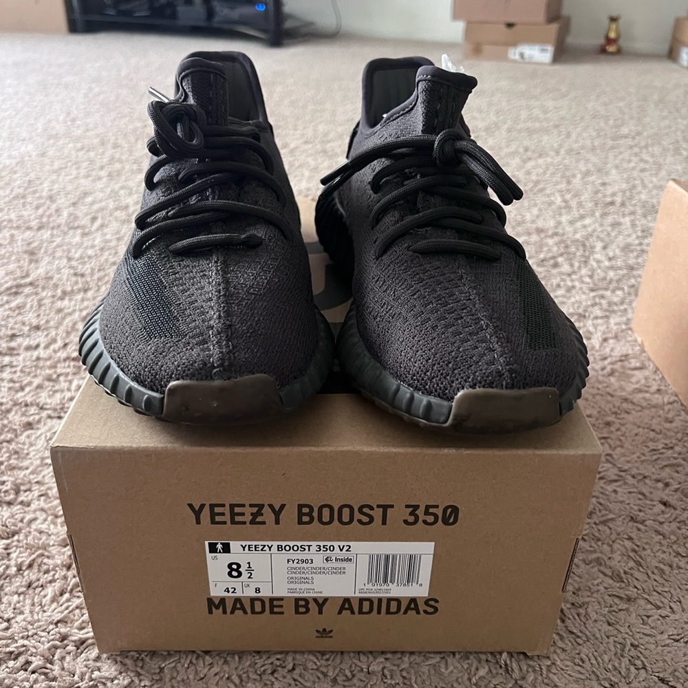 Yeezy 350 V2 Cinder
